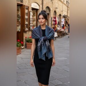 GUCCI Scarf Oblong Scarf With Ombre' Effect In Blue and Grey EUC